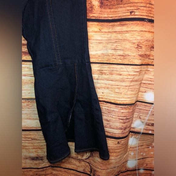 Ruffle Slit Hem Jeans - Picture 3 of 16